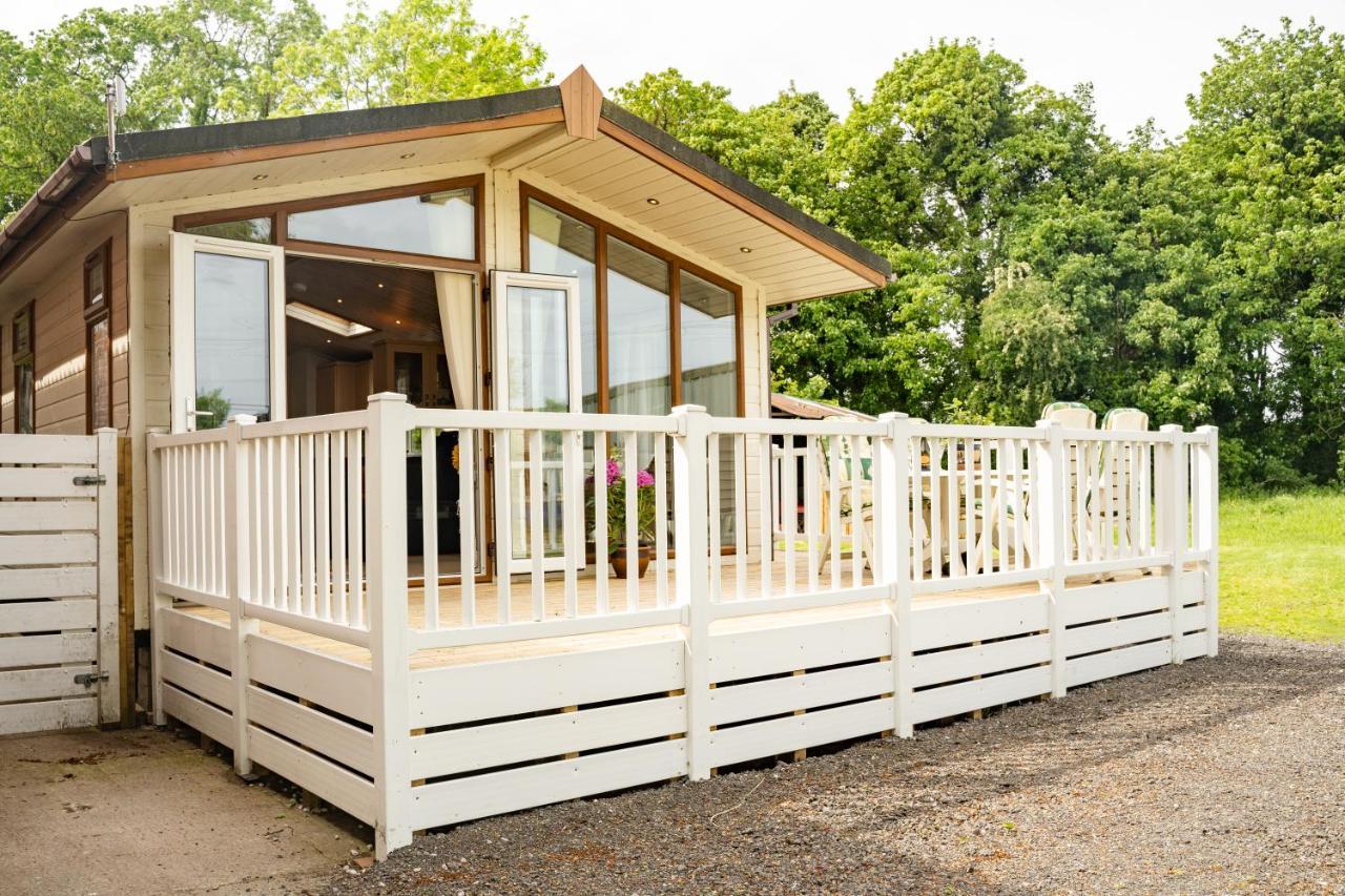 Pass The Keys The Lodge At Point House Farm - Sleeps Up To 6 Chester Ngoại thất bức ảnh